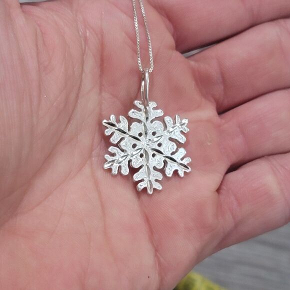Shube Manufacturing 925 Sterling Silver Snowflake Pendant Necklace - Picture 2 of 11